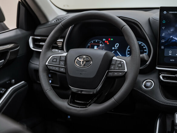 2025 Toyota Highlander IV (XU70), чёрный, 5295000 рублей - вид 10