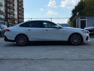 2025 BMW 5 серии 523d VIII (G60/G61/G68), белый, 7990000 рублей, вид 4