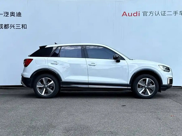 2019 Audi Q2 L e-tron I, белый - вид 2
