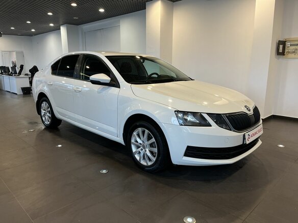 2017 Skoda Octavia III (A7) Рестайлинг, белый, 1540000 рублей