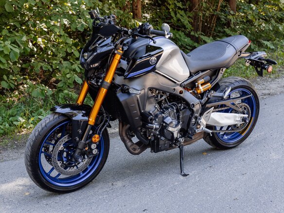 2022 Yamaha MT-09 (FZ-09), серебристый, 1075000 рублей