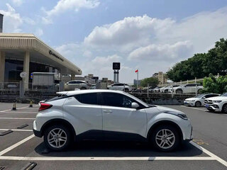 2022 Toyota C-HR I Рестайлинг, белый, 1940000 рублей, вид 4
