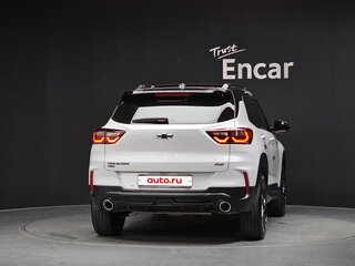 2023 Chevrolet TrailBlazer III Рестайлинг, белый, 1850444 рублей, вид 4
