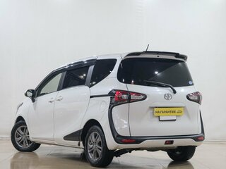 2020 Toyota Sienta II Рестайлинг, белый, 1799000 рублей, вид 4