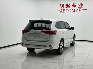 2022 Mitsubishi Outlander III Рестайлинг 3, белый, 2120000 рублей, вид 4