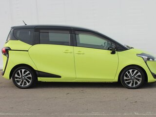 2019 Toyota Sienta II Рестайлинг, жёлтый, 1540000 рублей, вид 4