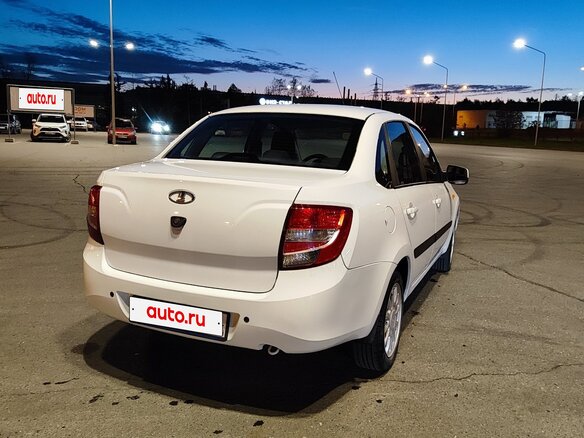 2013 Lada (ВАЗ) Granta I, белый, 450000 рублей - вид 8