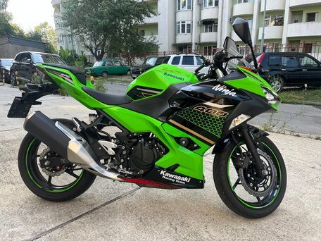 2020 Kawasaki Ninja 400, зелёный, 650000 рублей, вид 2