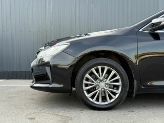 2016 Toyota Camry VII (XV50) Рестайлинг, чёрный, 1999000 рублей, вид 5