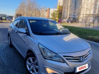 2015 Hyundai Solaris I Рестайлинг, серебристый, 525000 рублей, вид 1