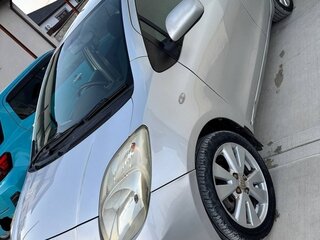 2005 Toyota Vitz II (XP90), серебристый, 465000 рублей, вид 2