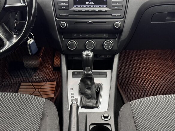 2013 Skoda Octavia III (A7), красный, 1079000 рублей - вид 14