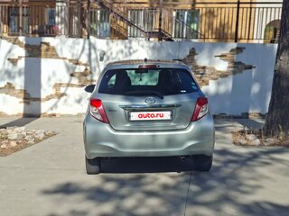 2013 Toyota Vitz III (XP130), серый, 668700 рублей, вид 2