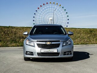 2013 Chevrolet Cruze I Рестайлинг, серебристый, 730000 рублей, вид 3