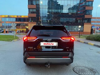 2021 Toyota RAV4 V (XA50), чёрный, 3200000 рублей, вид 4
