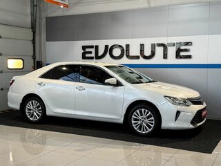 2016 Toyota Camry VII (XV50) Рестайлинг, белый, 1739000 рублей, вид 1