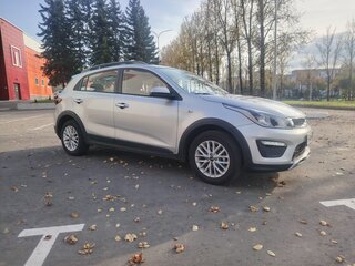 2018 Kia Rio X-Line IV, серебристый, 1550000 рублей, вид 3