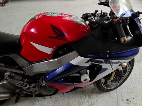 2000 Honda CBR 900RR Fireblade, красный, 345000 рублей, вид 2