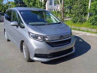 2021 Honda Freed II Рестайлинг, серебристый, 1350000 рублей, вид 1