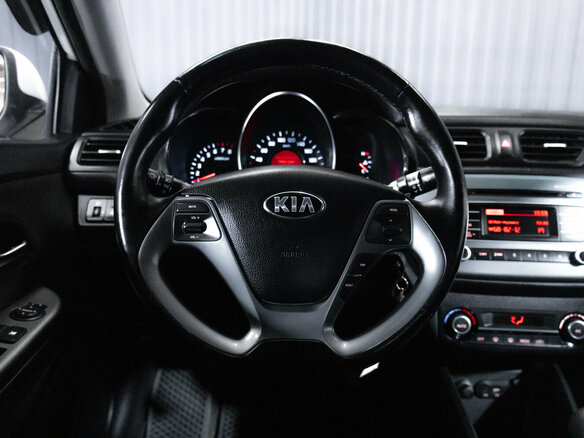 2015 Kia Rio III Рестайлинг, белый, 880000 рублей - вид 13