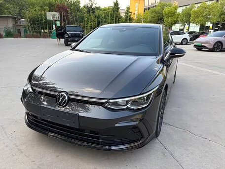 2023 Volkswagen Golf VIII, серый, 1600000 рублей, вид 3