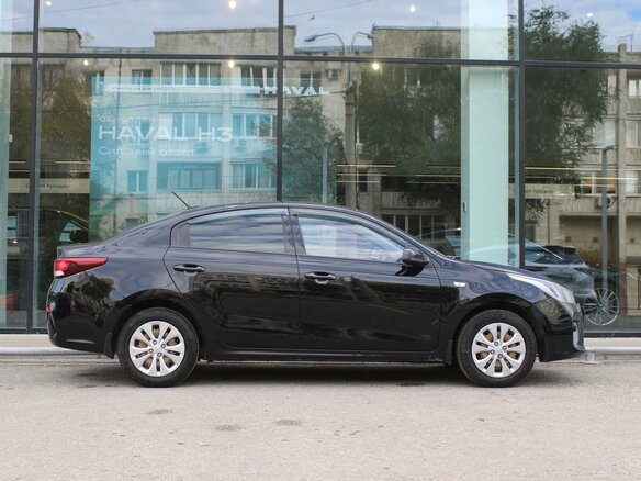 2019 Kia Rio IV, чёрный, 1320000 рублей - вид 3