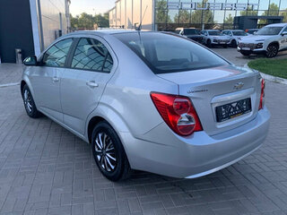2013 Chevrolet Aveo II, серебристый, 629900 рублей, вид 5