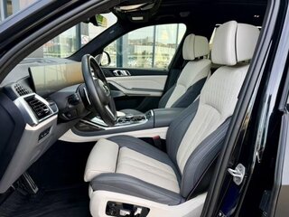 2023 BMW X7 M60i I (G07) Рестайлинг, чёрный, 11999999 рублей, вид 4