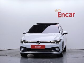2023 Volkswagen Golf VIII, белый, 2890000 рублей, вид 3