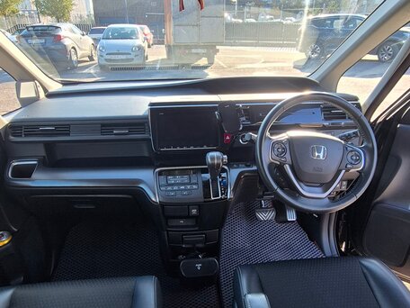 2020 Honda Stepwgn Spada V Рестайлинг, чёрный, 2210000 рублей, вид 4