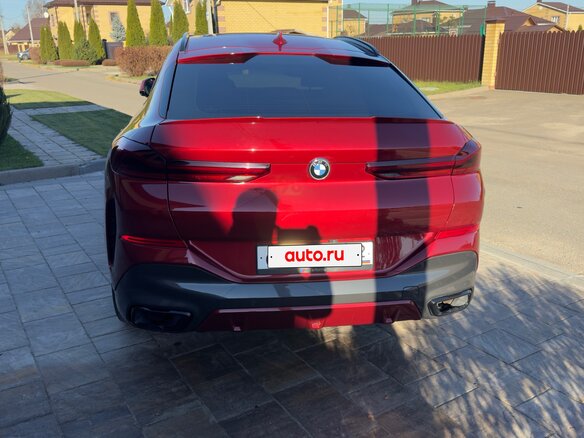 2020 BMW X6 30d III (G06), красный, 8009009 рублей - вид 3