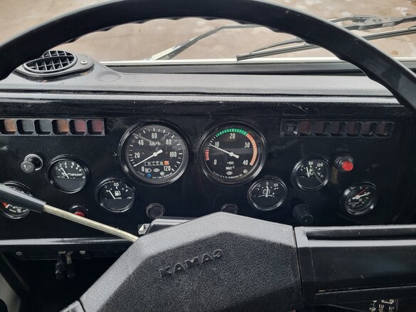 1999 КамАЗ 4310, белый, 2950000 рублей - вид 8