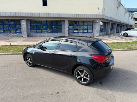 2013 Opel Astra J Рестайлинг, чёрный, 510000 рублей, вид 5