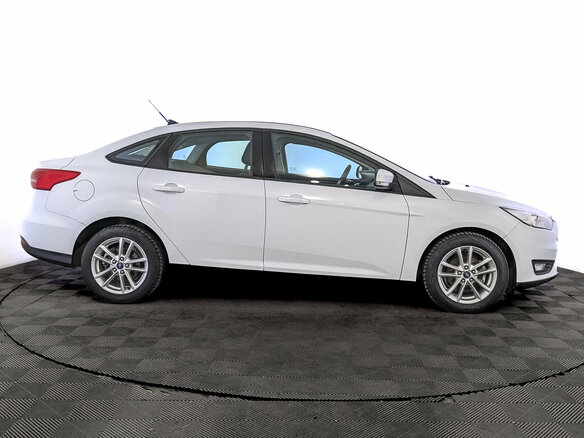 2018 Ford Focus III Рестайлинг, белый - вид 3