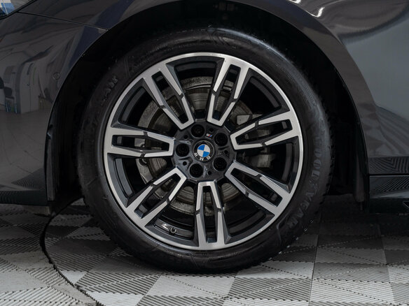 2023 BMW 5 серии 520d xDrive VIII (G60/G61/G68), серый, 7800000 рублей - вид 13