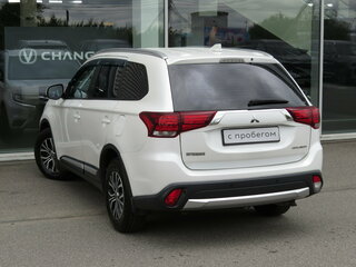 2017 Mitsubishi Outlander III Рестайлинг 2, белый, 1470000 рублей, вид 4