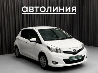 2012 Toyota Vitz III (XP130), белый, 679000 рублей, вид 2