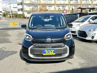 2022 Toyota Sienta III, чёрный, 1230084 рублей, вид 2