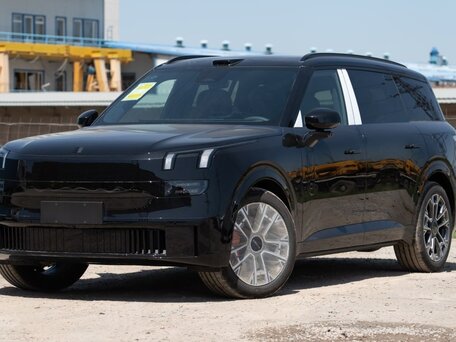 Lynk & Co 900