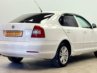2010 Skoda Octavia II (A5) Рестайлинг, белый, 490000 рублей, вид 4