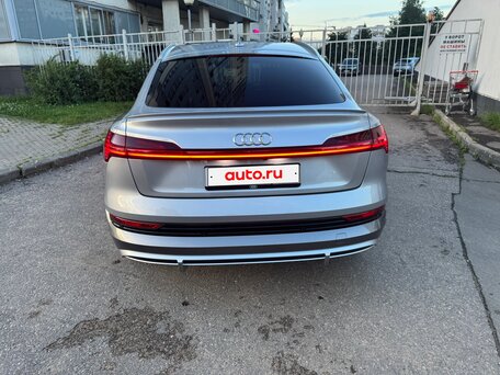 2021 Audi e-tron Sportback 55 I, серебристый, 6300000 рублей, вид 4
