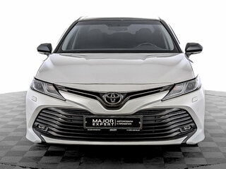 2020 Toyota Camry VIII (XV70), белый, 2915000 рублей, вид 2