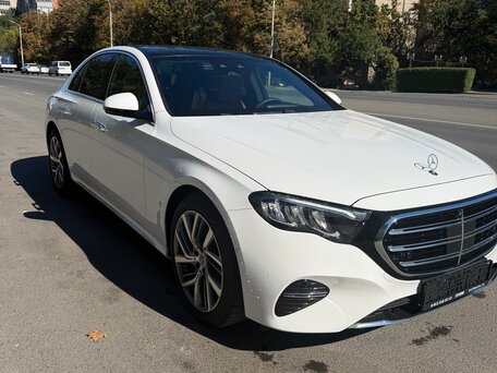 2025 Mercedes-Benz E-Класс 220 d VI (W214, S214), белый, 7650000 рублей, вид 2
