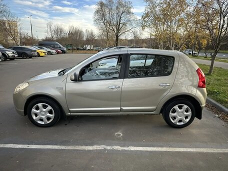 2011 Renault Sandero I, бежевый, 735000 рублей, вид 4