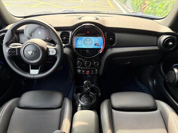 2023 Mini Hatch Cooper III (F55/F56) Рестайлинг 2, синий, 2340275 рублей - вид 6