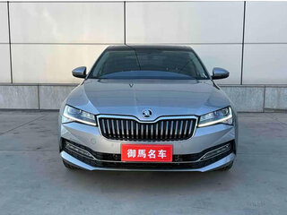 2024 Skoda Superb III Рестайлинг, серебристый, 2350000 рублей, вид 5