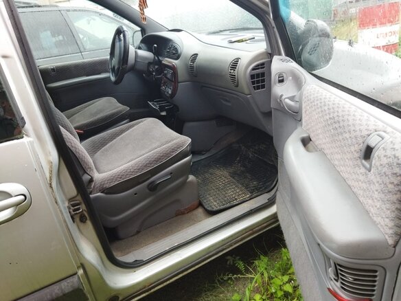 1998 Chrysler Voyager III, чёрный - вид 12