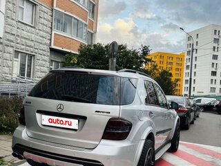 2005 Mercedes-Benz M-Класс 320 II (W164), серебристый, 1780000 рублей, вид 4