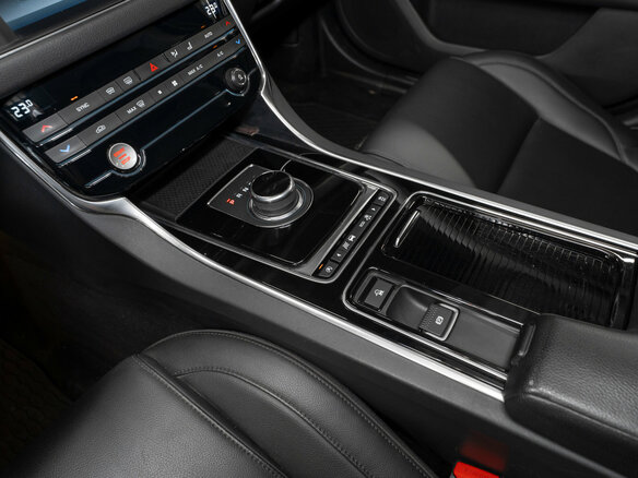 2016 Jaguar XF II, чёрный - вид 14