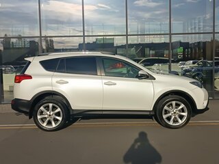 2015 Toyota RAV4 IV (XA40), белый, 1850000 рублей, вид 3